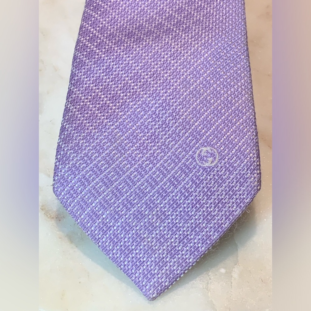 GUCCI GG LAVENDER MENS SILK TIE MADE IN ITALY 3 INCH BY 58 INCH